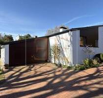 Charakterstarkes Architektenhaus mit Wellnessbereich und Indoor-Pool in Hamburg-Volksdorf - Hamburg / Volksdorf Charakterstarkes Architektenhaus mit Wellnessbereich und Indoor-Pool in Hamburg-Volksdorf - Hamburg / Volksdorf