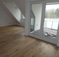 Neue helle Dachgeschoßwohnung mit moderner Heiztechnik im Energiesparhaus Bonn-Endenich Neue helle Dachgeschoßwohnung mit moderner Heiztechnik im Energiesparhaus Bonn-Endenich