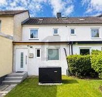 FRISCH SANIERTES FAMILIENGLÜCK - 690.000,00 EUR Kaufpreis, ca. 130,00 m² Wohnfläche in Hamburg Farmsen-Berne (PLZ: 22159) FRISCH SANIERTES FAMILIENGLÜCK - 690.000,00 EUR Kaufpreis, ca. 130,00 m² Wohnfläche in Hamburg Farmsen-Berne (PLZ: 22159)
