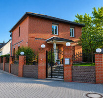 Traumhafte Stadtvilla in Berlin – Hohenschönhausen - 406 m² Grundstück, Terrasse & Garten - Top Lage - Berlin / Wartenberg Traumhafte Stadtvilla in Berlin – Hohenschönhausen - 406 m² Grundstück, Terrasse & Garten - Top Lage - Berlin / Wartenberg