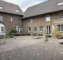 Krukhof - Charmante Maisonettewohnung mit Terrasse im Innenhof - Herzogenrath Krukhof - Charmante Maisonettewohnung mit Terrasse im Innenhof - Herzogenrath